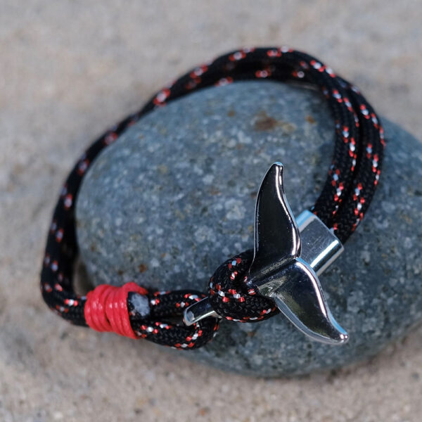 The Tailfin Bracelet